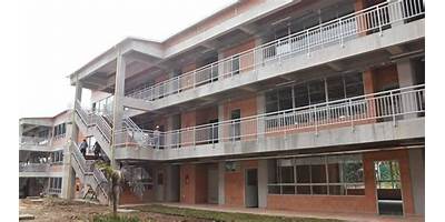 INST EDUC TEC SAGRADA FAMILIA