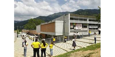 INSTITUCIÓN EDUCATIVA LOS COLORADOS