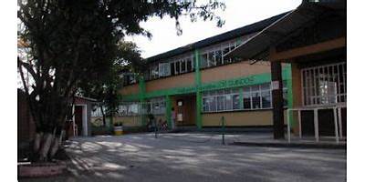 INSTITUCION EDUCATIVA LOS QUINDOS
