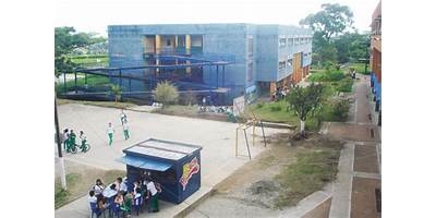 INSTITUCION EDUCATIVA ROBLEDO