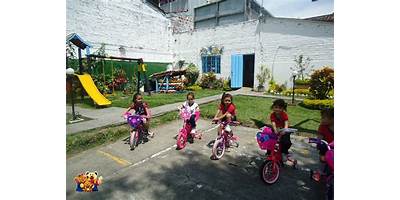 JARDIN MATERNAL Y PREESCOLAR CASCABELES Y COLORES